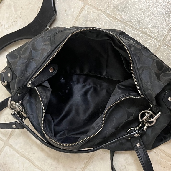 GUC : COACH Ashley Signature Black Hobo Shoulder Bag - Picture 2 of 4